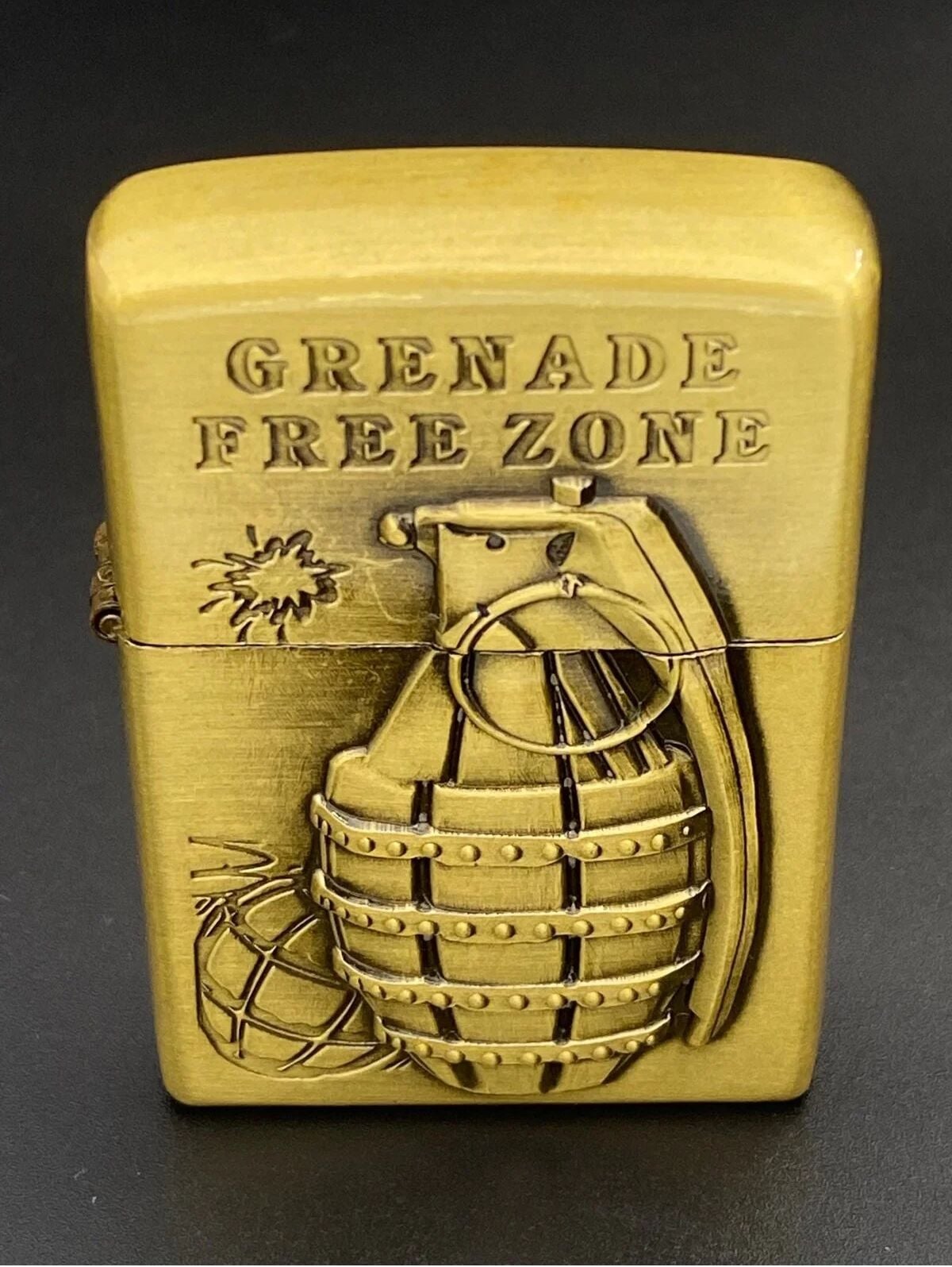 Zıppo El Bombası İşlemeli Çakmak